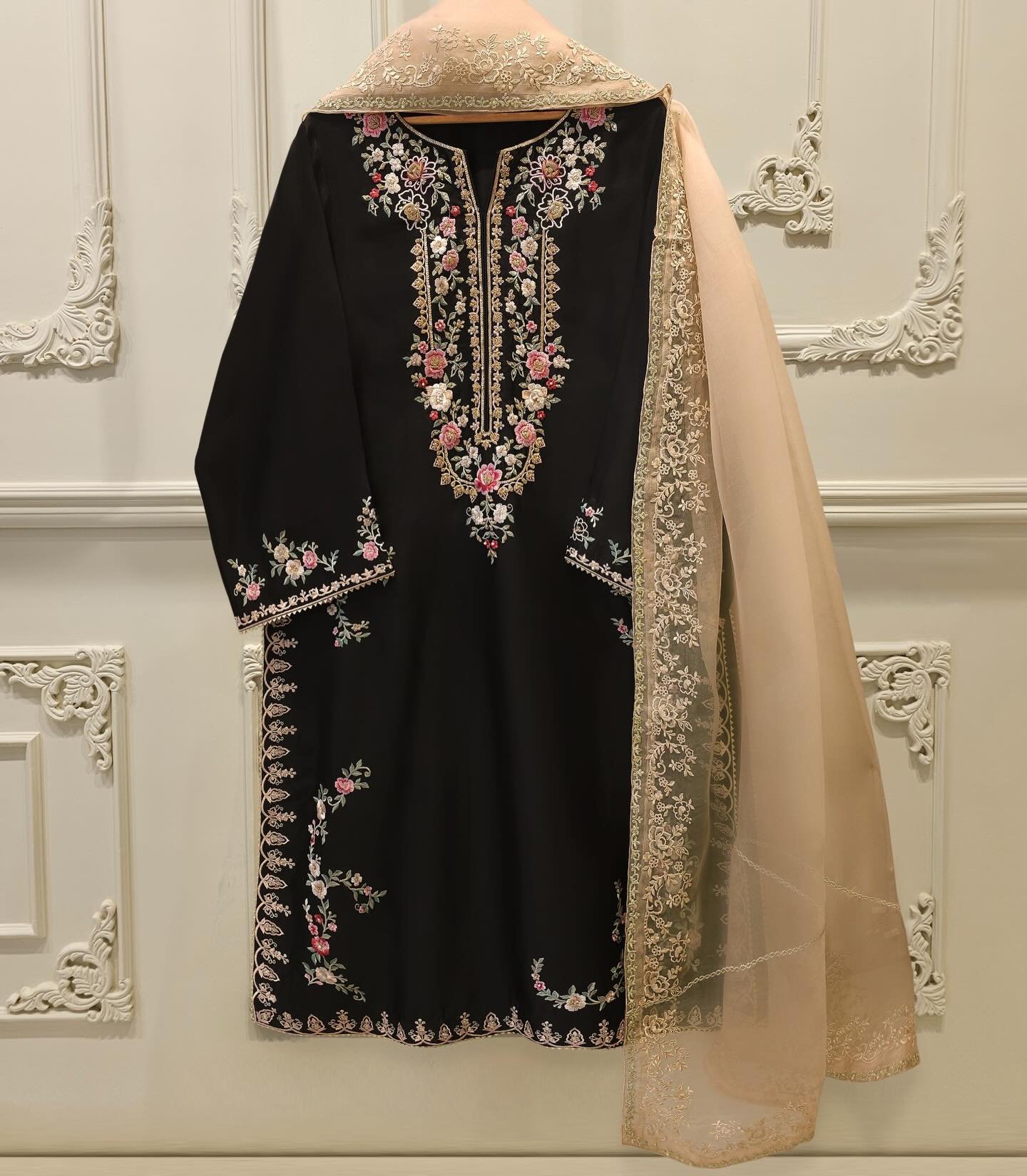 aghanoorofficial_1768641667_3811965049791889450_2122858386 Agha Noor Inspired Flower Bloom D9 - Image 1